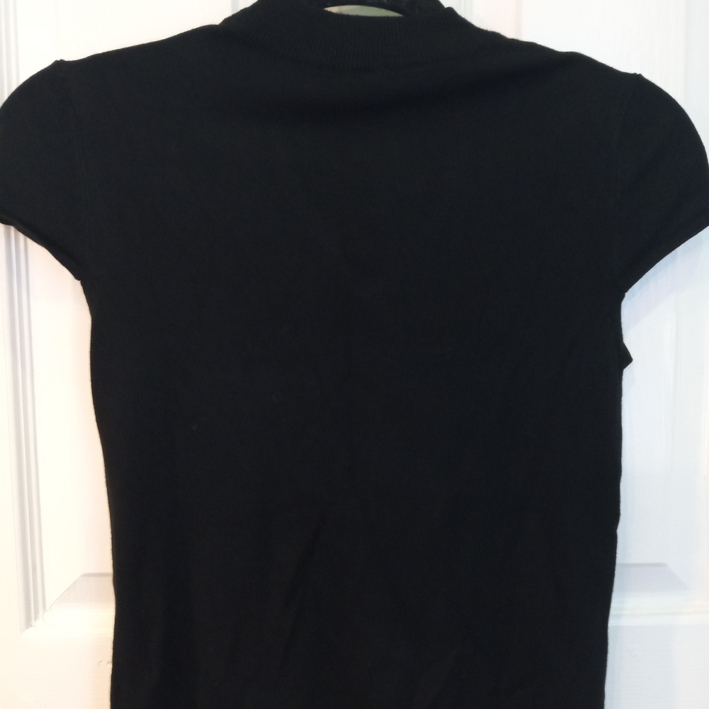 💫San-Francisco Adorable Women's Black V-Neck Top with Silver Accent - Picture 4 of 10